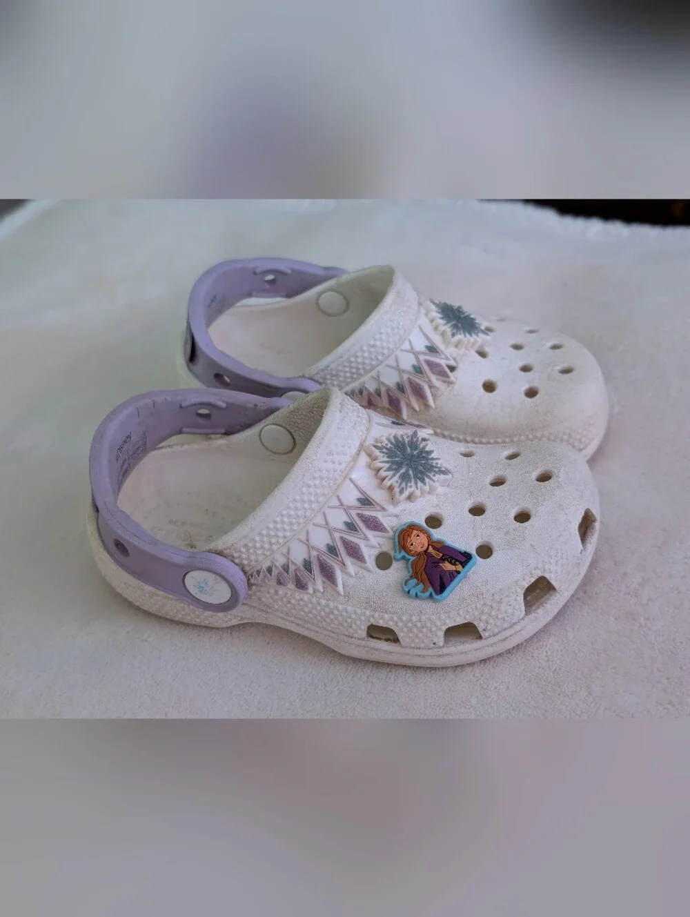 Crocs Kids White & Lavender Snowflake with Character Charm C9